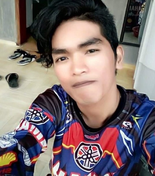 Adelino Uribe gals, soy de ﻿Aragon, ciudad Zaragoza, tengo 22 años