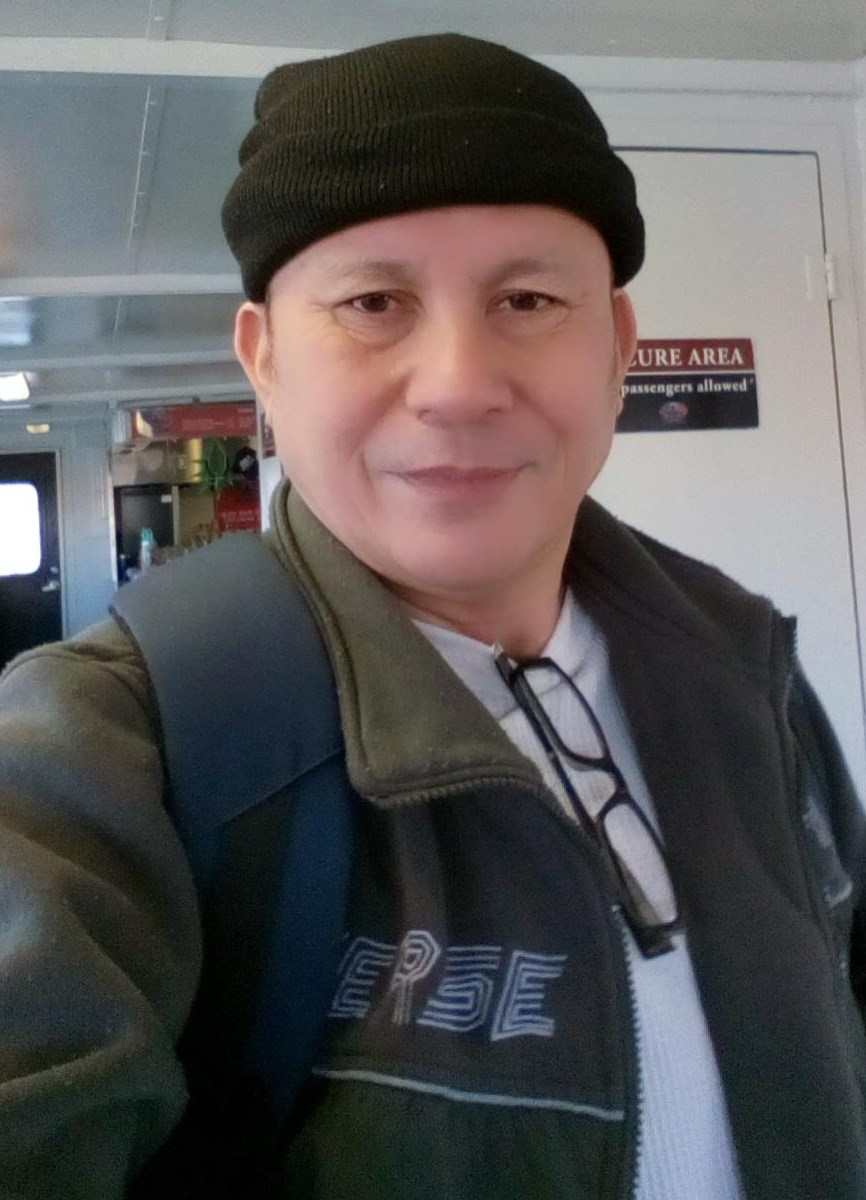 Soy Africano Santoyo o aaron+Criz, tengo 46 años, soy de Galicia, ciudad Vilalba