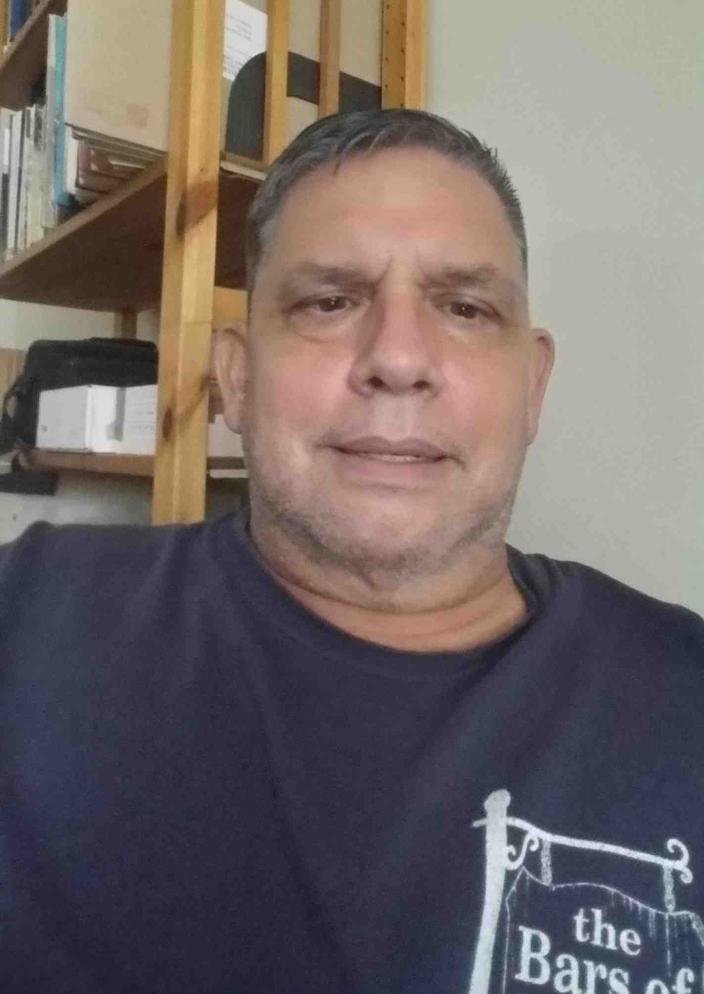 Bono Bustamante, apodo sherz, 52 años, soy de Valencia, ciudad Elda