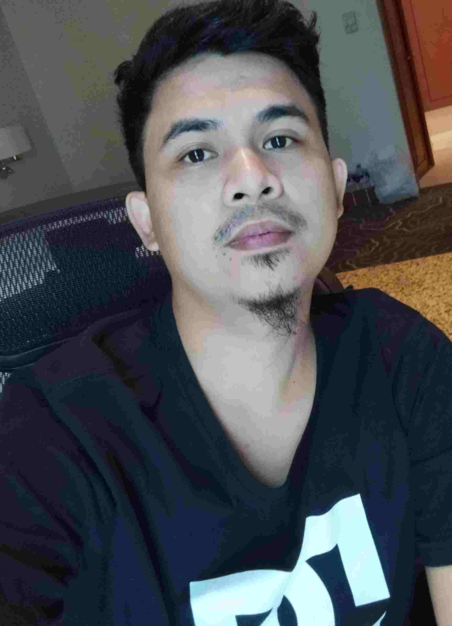 Soy Eustaquio Bosques o kubapielka, tengo 27 años, soy de ﻿Aragon, ciudad Zaragoza