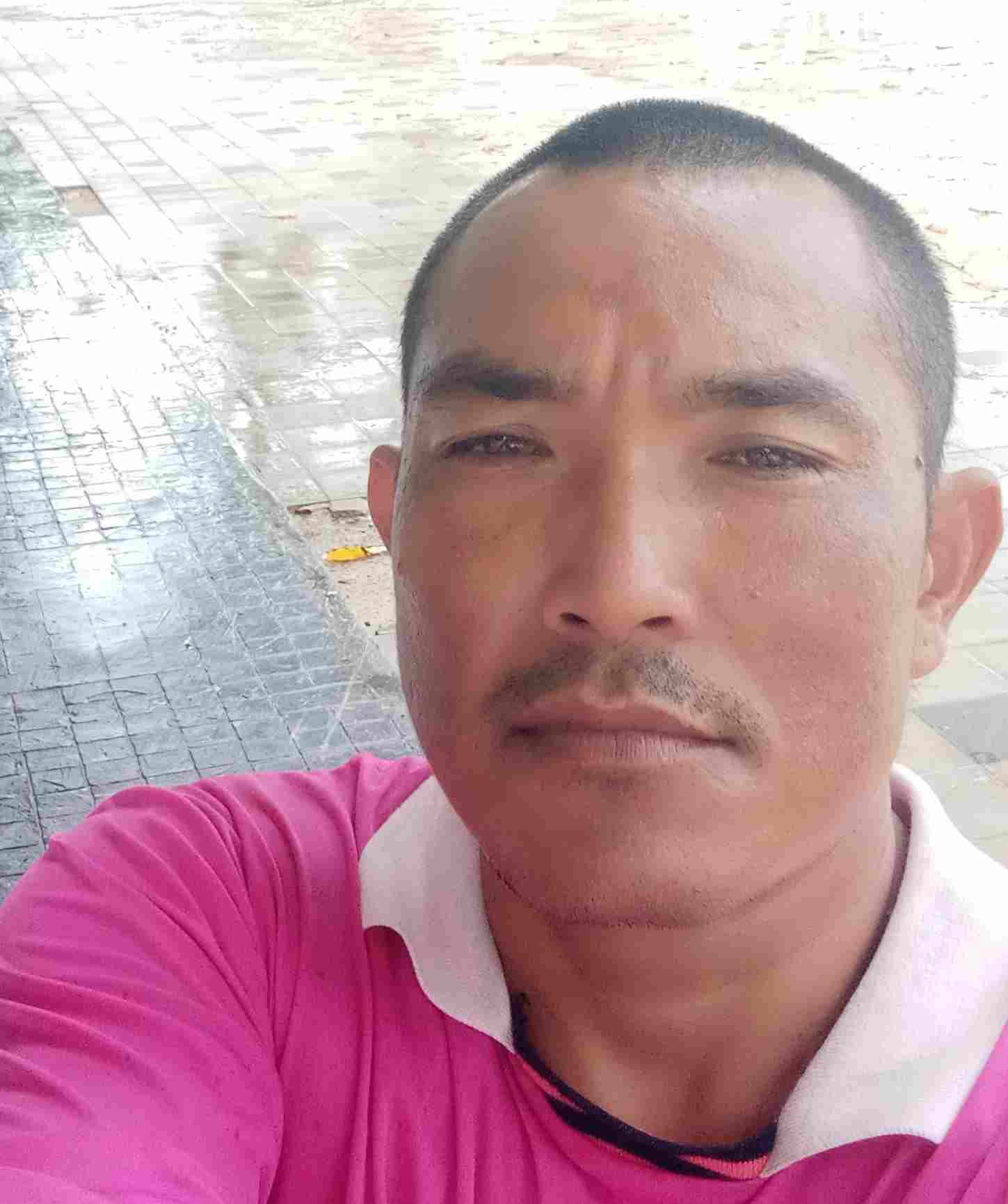 Ireneo Casarez crizpy, soy de ﻿Aragon, ciudad Zaragoza, tengo 32 años