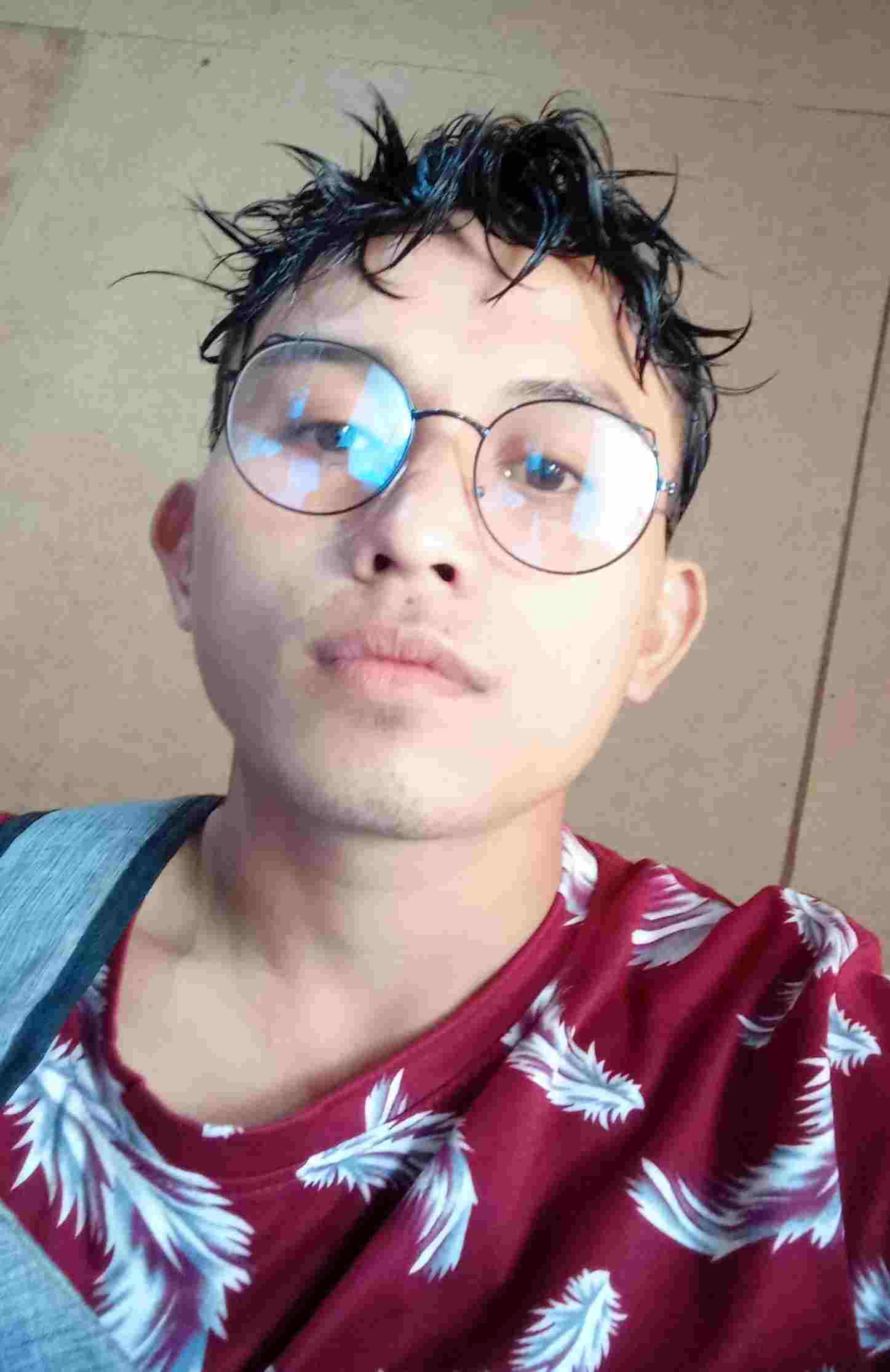 Príamo Borrayo redlan, soy de ﻿Aragon, ciudad Zaragoza, tengo 22 años