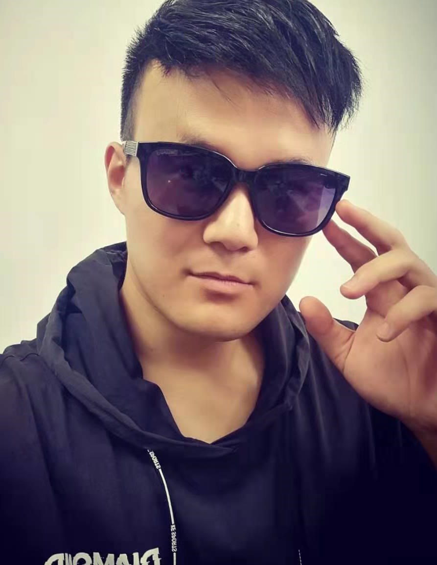 Soy Yago Fabian o Merkei, tengo 28 años, soy de ﻿Aragon, ciudad Zaragoza